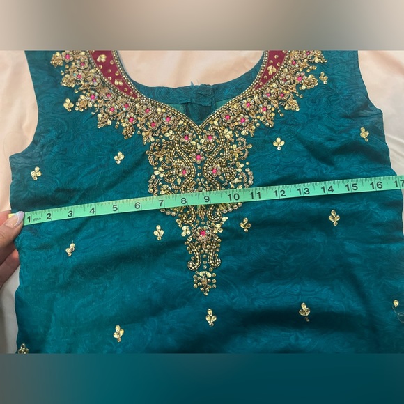 Teal and pink salwar suit with embroidery on top and pants and order on dupatta - Picture 4 of 4